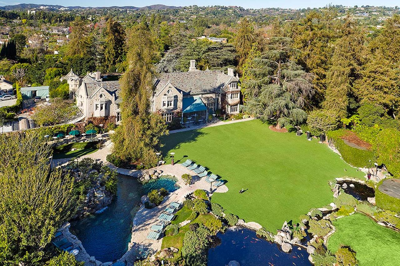 Inside The Playboy Mansion Where Hugh Hefner Died At Age 91