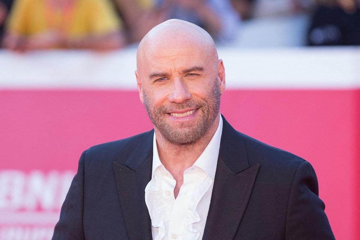 Industry insiders are pushing to pair John Travolta with Sandra Bullock for a potential rom-com project.