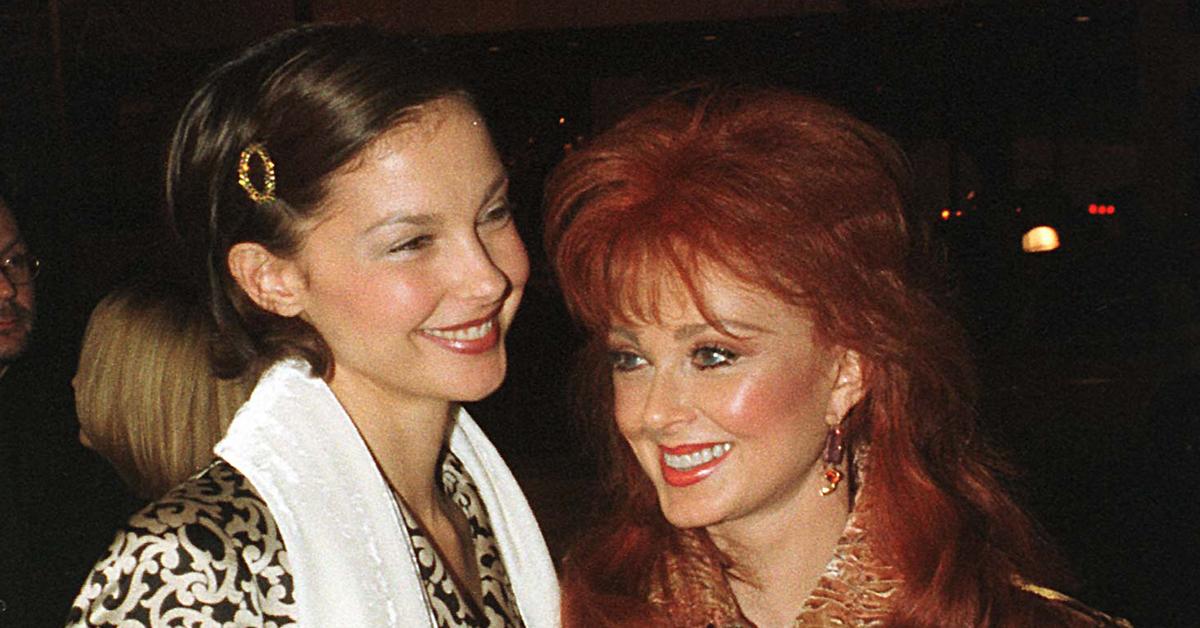 naomi judd family sues block death photos release suicide