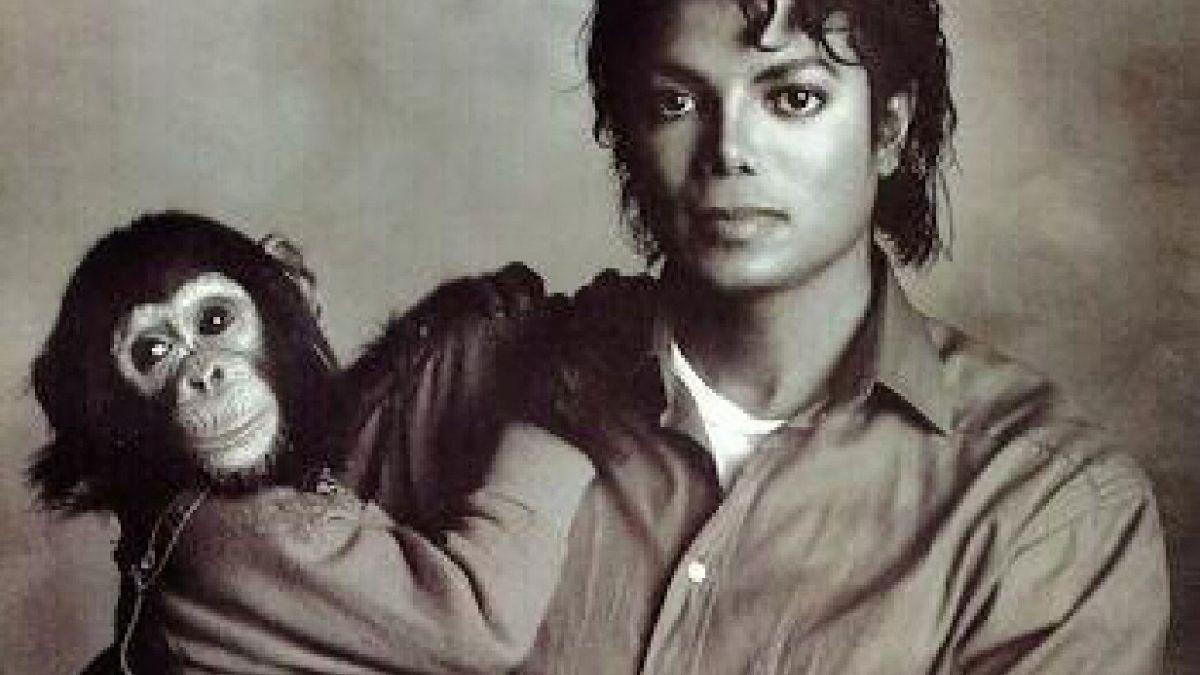 Photo of Michael Jackson and Bubbles