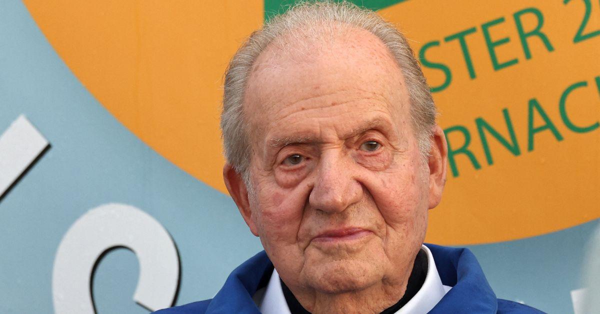 Juan Carlos wrote in 'Reconciliation' Diana was 'cold, taciturn, distant' except around paparazzi.