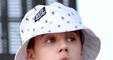 //justin bieber lawsuit wall celebrity settled