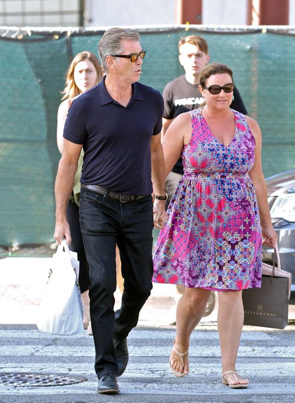 Hollywoods Happiest Couple Pierce Brosnan And Wife Keely Shaye Smith Hold Hands After La Lunch 