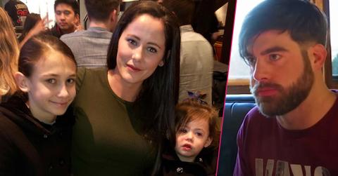 Jenelle Evans is seated with her kids with David Eason insetted on the right while wearing a red shirt with word "VANS" on it.