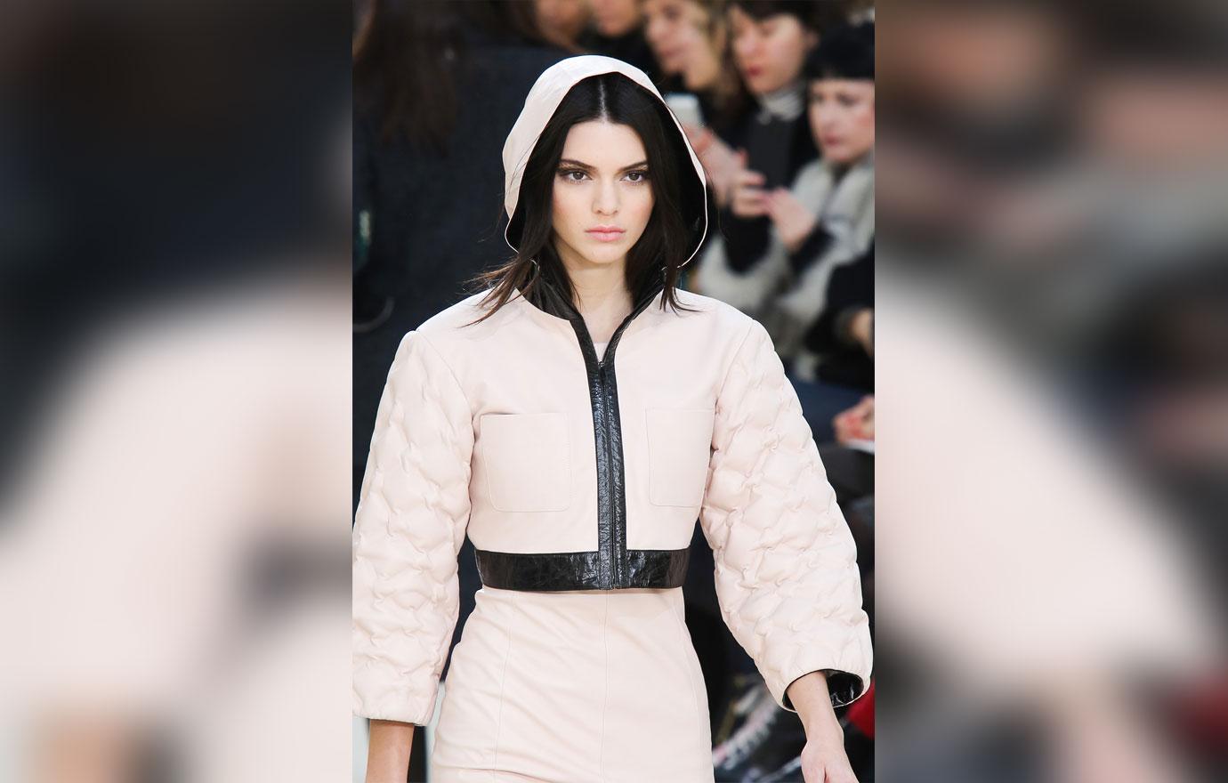 //Kendall Jenner Plastic Surgery Face