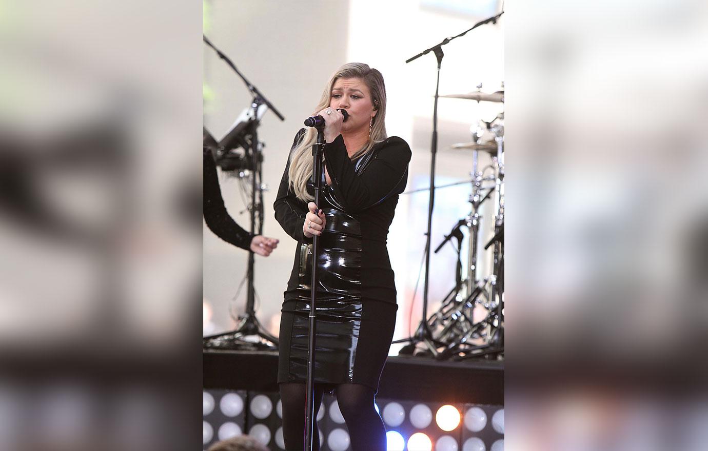 Kelly Clarkson Shows Off Weight Loss Today Show