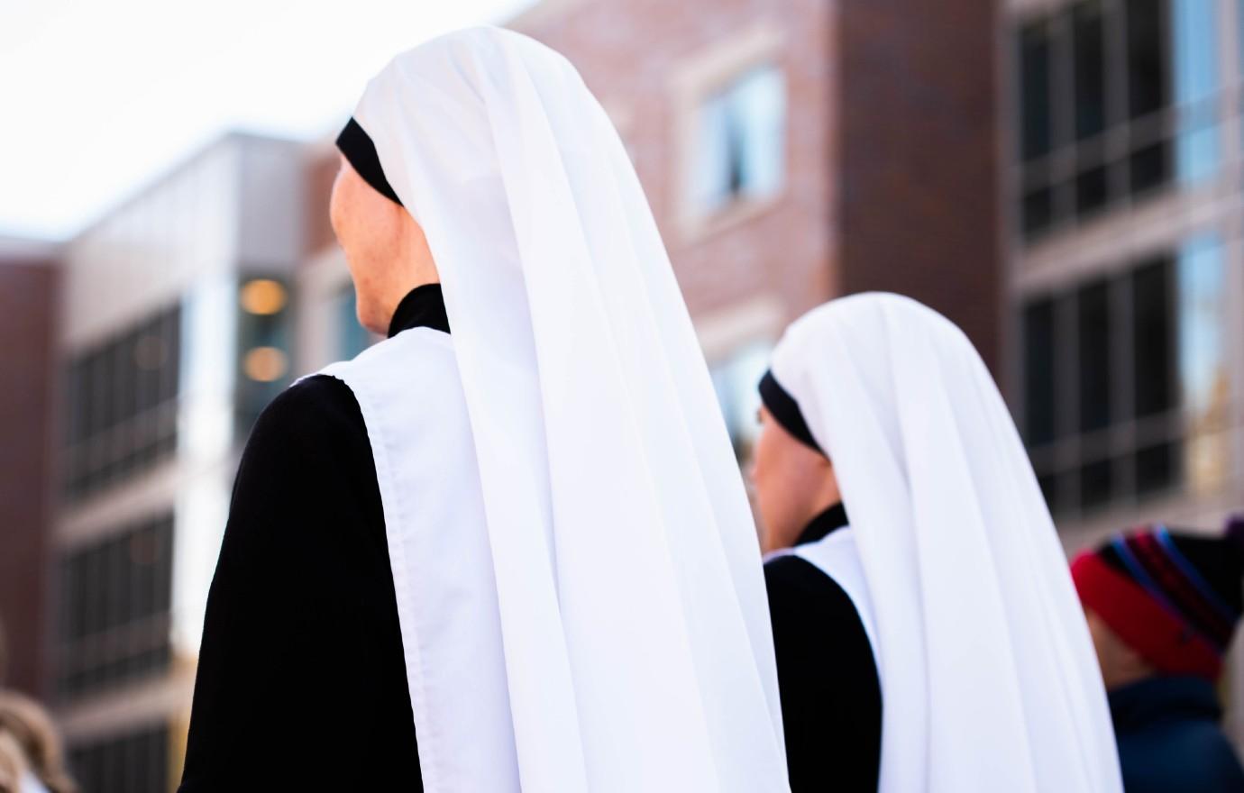 nuns unsplash