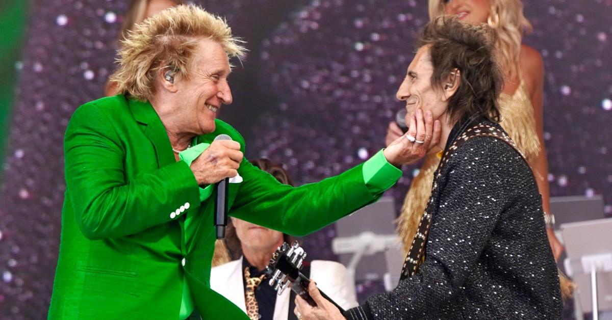 Photo of Rod Stewart and Ronnie Wood.