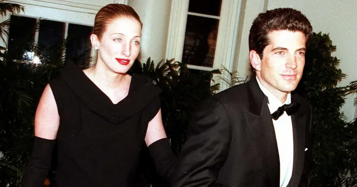Photo of John F. Kennedy Jr. and Carolyn Bessette-Kennedy