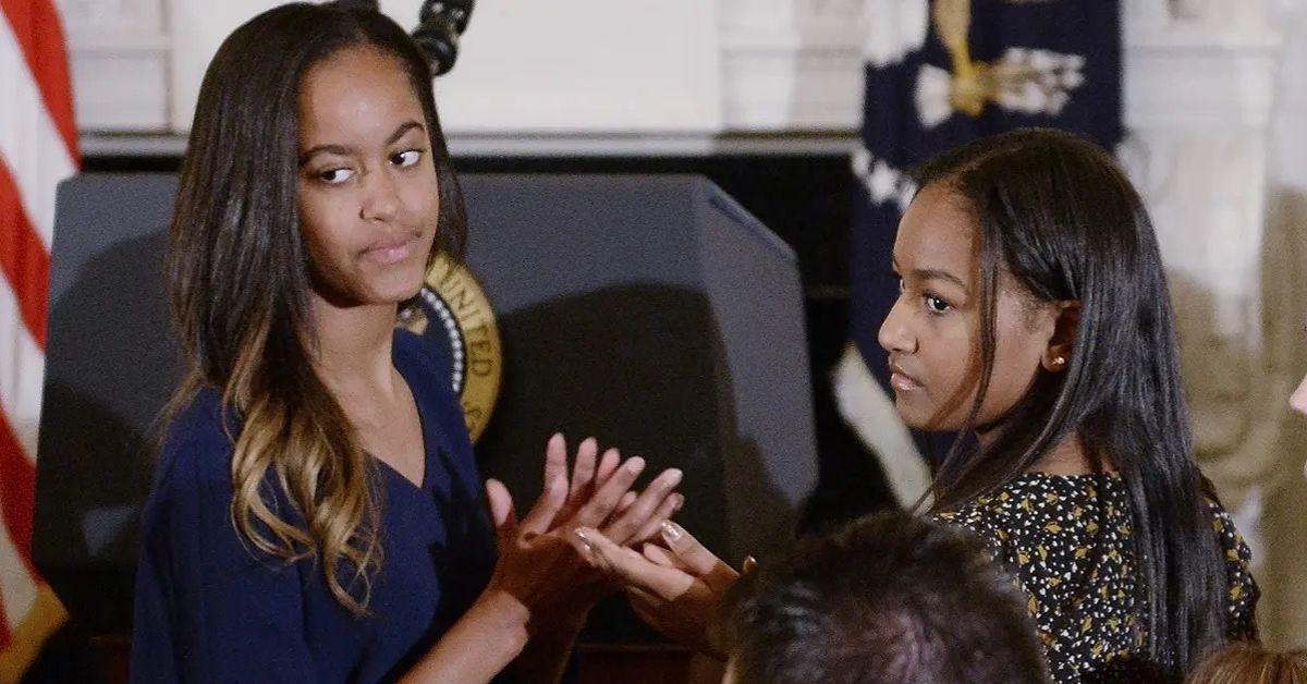 Photo of Sasha and Malia Obama