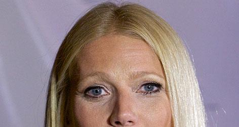 //gwyneth paltrow made friends watch her movies