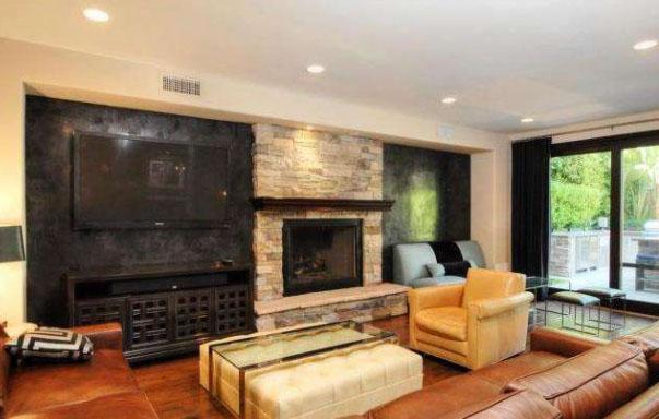 Kaley Cuoco Sells Bachelorette Pad