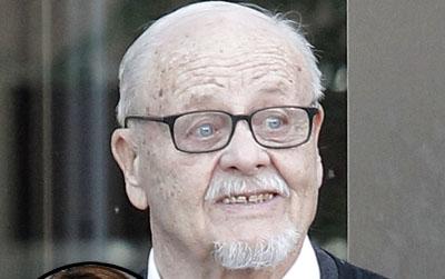 //jodi foster dad court