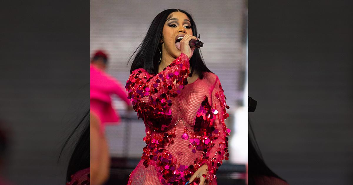 Nicki Minaj PUSHES Fan At Meet-And-Greet, Days After Cardi B Unloaded On  Concertgoer