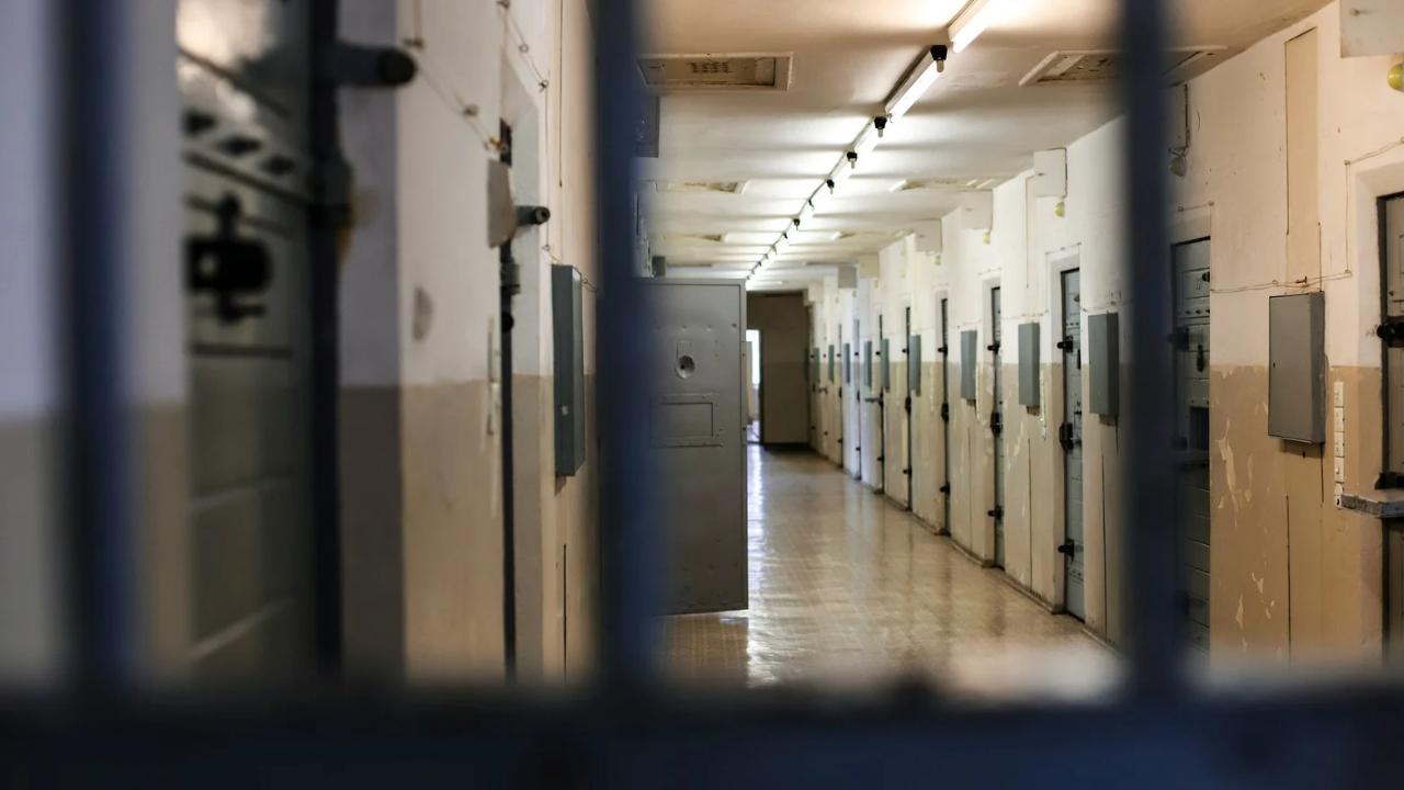 Pike attempted to strangle another inmate.