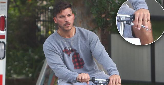 ‘Vanderpump Rules’ Star Jax Taylor Ditches His Wedding Ring