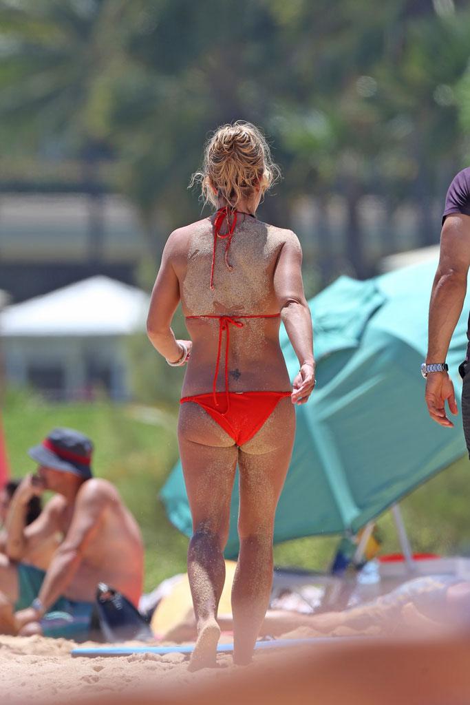 Getaway: Britney Spears Gets Wet & Wild Itsy-Bitsy Bikini