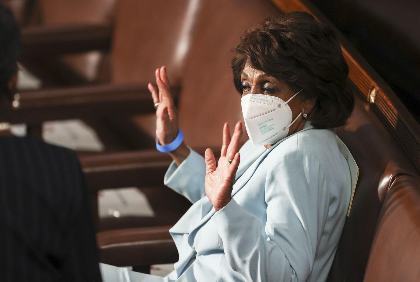 maxine waters no mask united airlines flight congresswoman