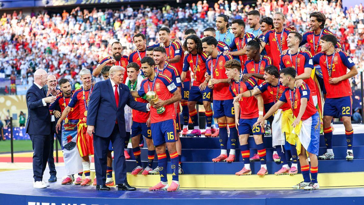 picture of Donald Trump and spain team