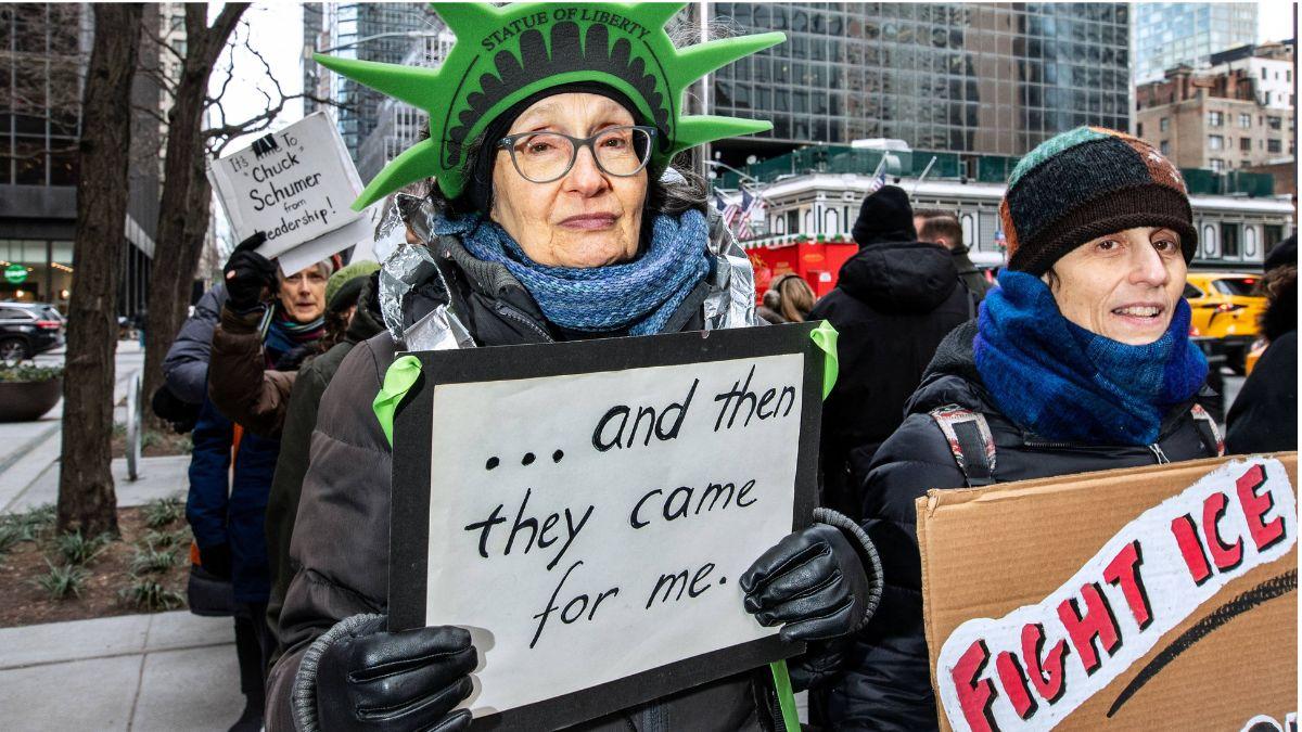 Image of CNN reporter Sara Sidner struggled to breathe as tear gas engulfed the streets of Minneapolis.