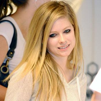 EXCLUSIVE: Avril Lavigne Celebrates 26th Birthday At Vegas Strip Joint