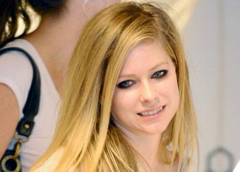 //avril_lavigne_shopping__w