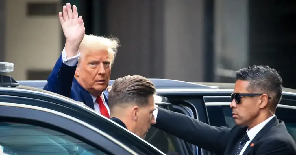 Donald Trump Demands Apology From White House Over Legal Troubles