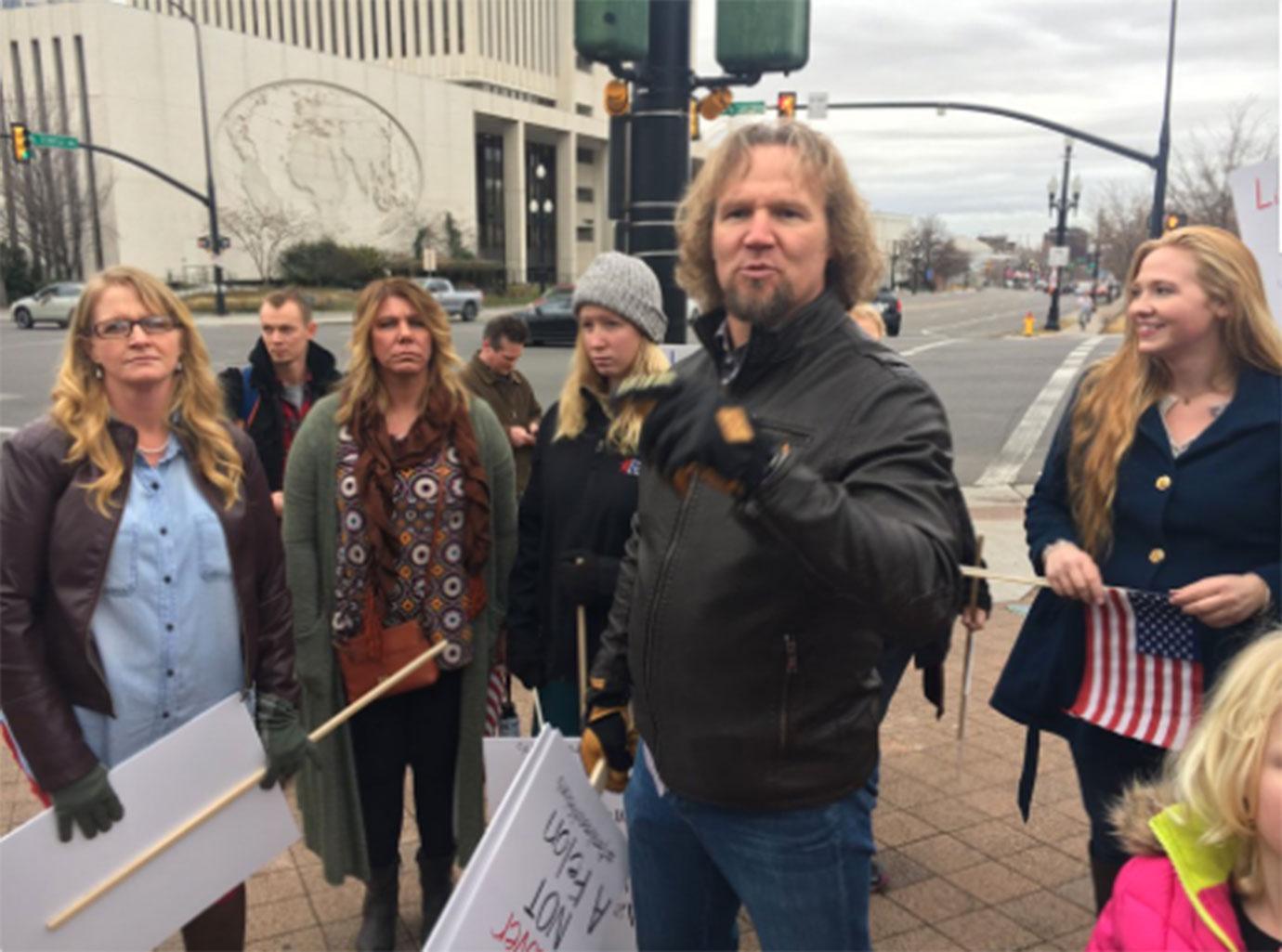 //sister wives kody brown polygamy protest march marriage