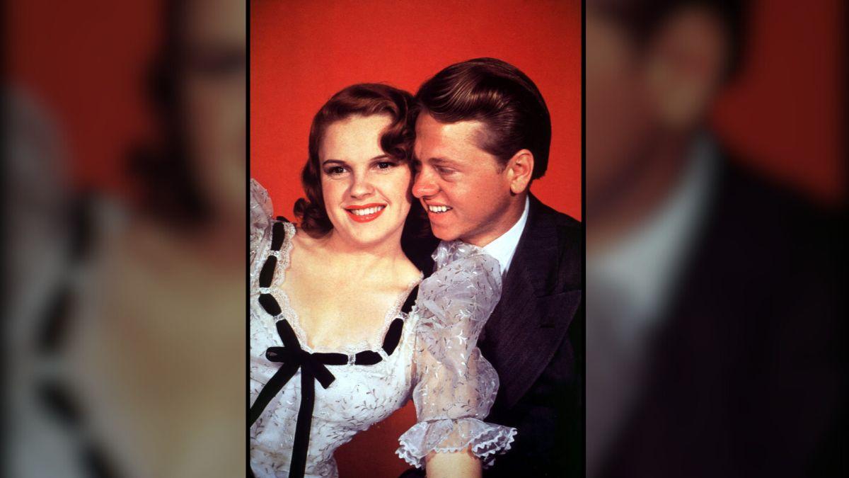John Fricke said Judy Garland remained close to her 'Oz' costars despite long-running rumors.