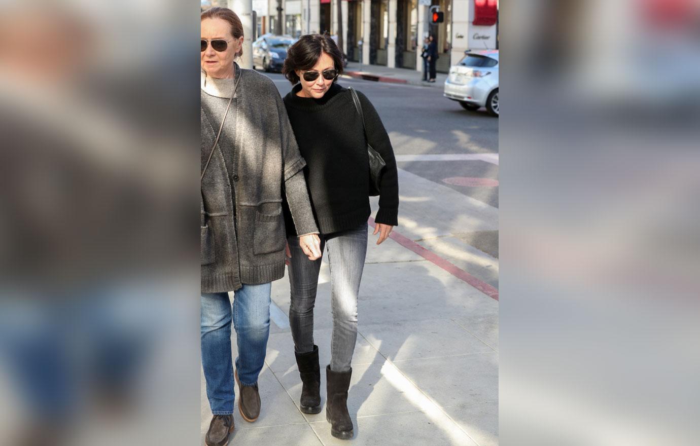 Shannen Doherty Christmas Shops With Mom After Cancer