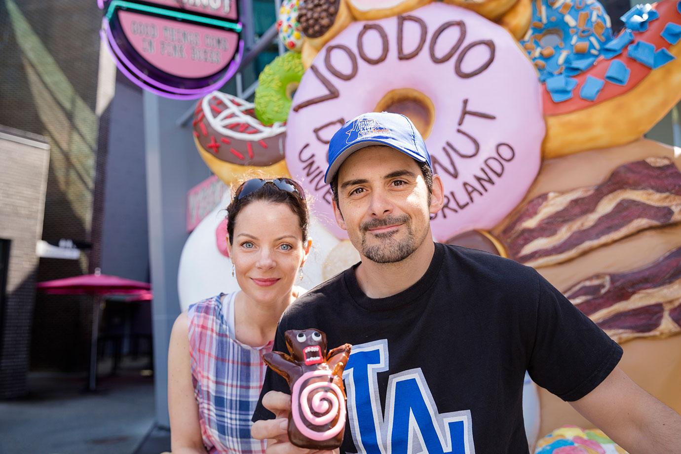 //Brad Paisley and Kimberly Williams Paisley Visit Voodoo Doughnut at Univ