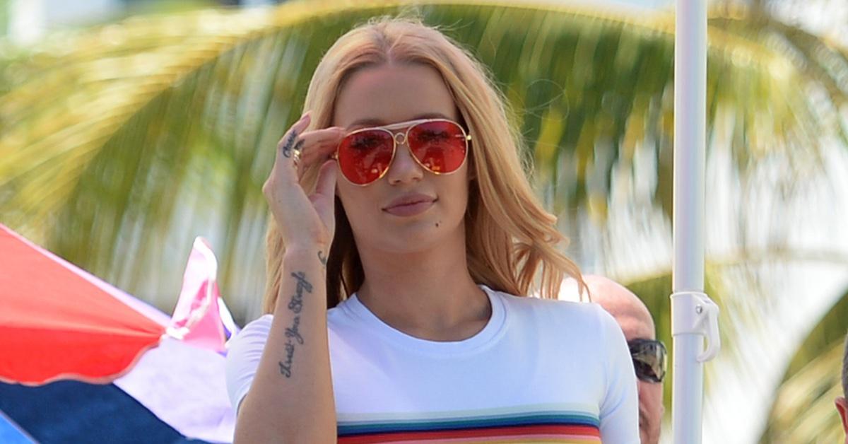 iggy azalea slams american airlines see tweets