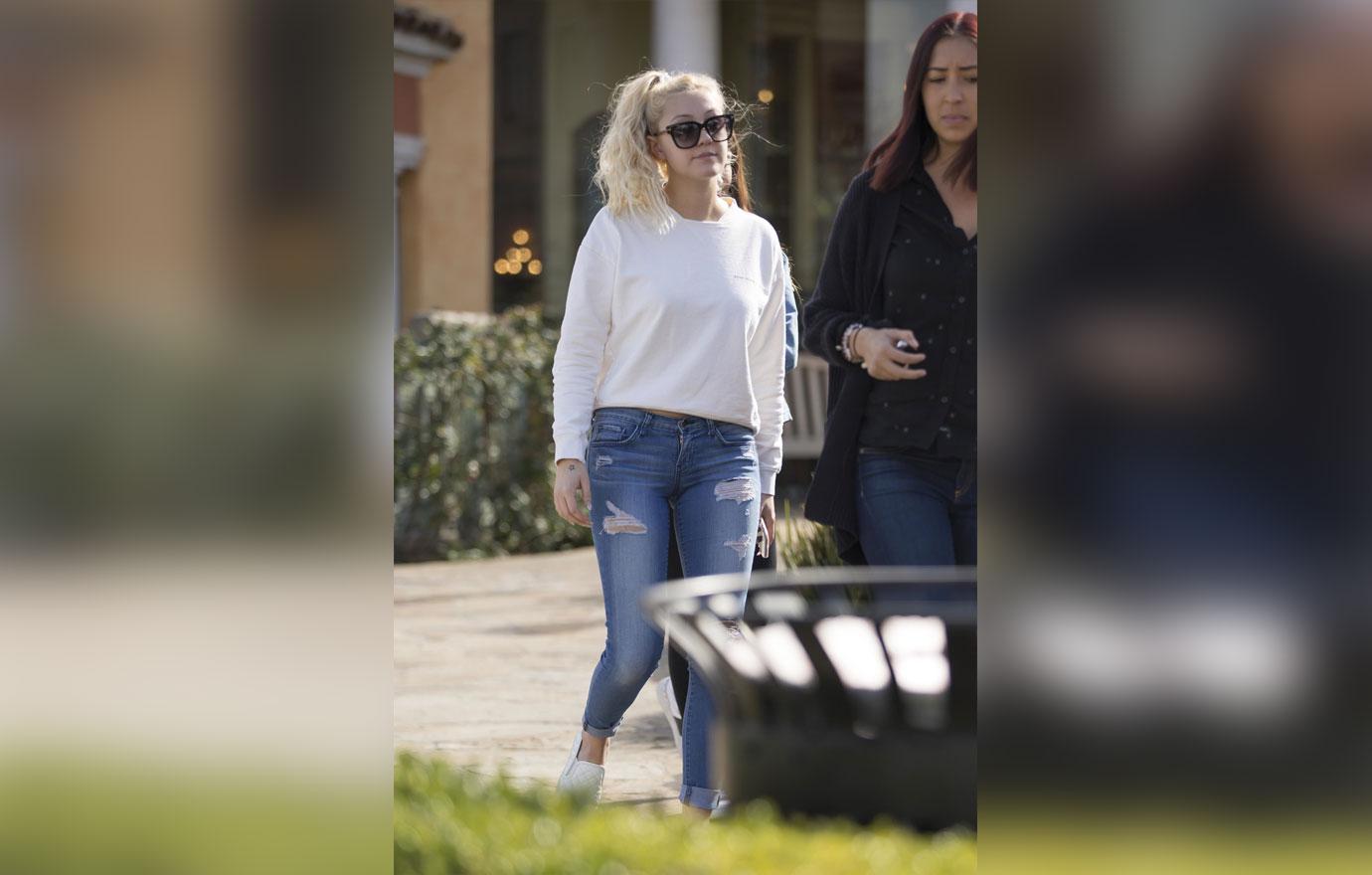 //Ava Sambora Out After Mom Arrest