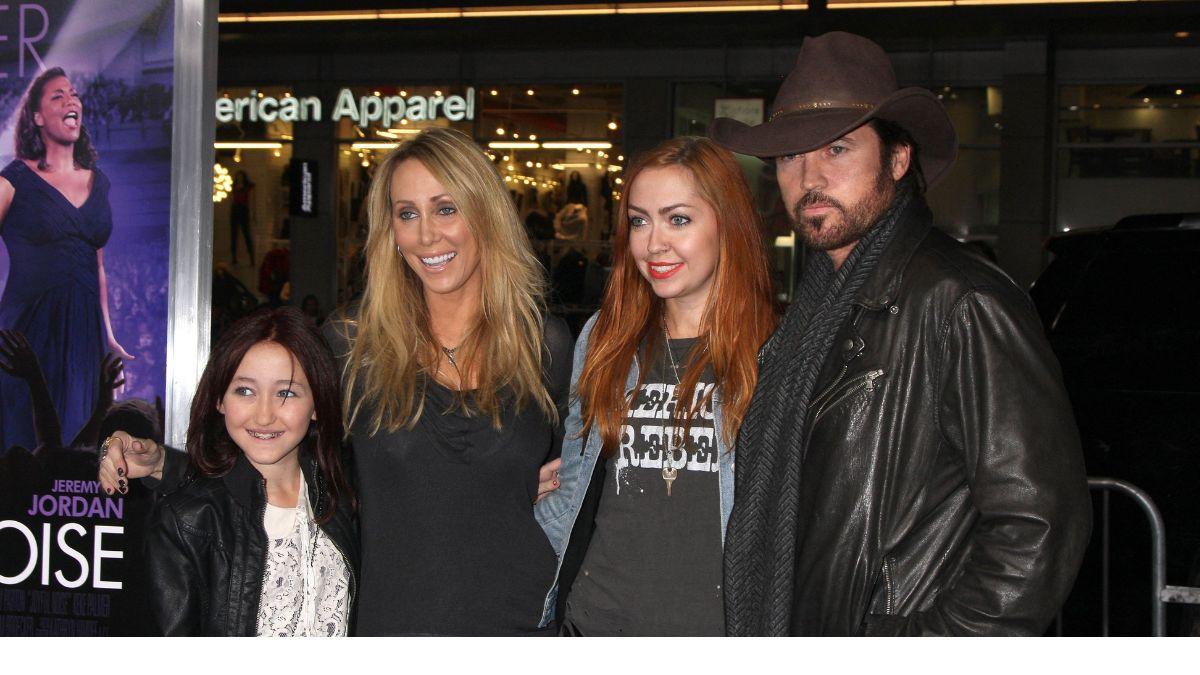 A photo of Noah Cyrus, Leticia Cyrus, Brandi Cyrus, and Billy Ray Cyrus
