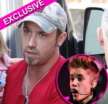Full-Frontal Nude Photos Of Justin Bieber's Dad Being Shopped