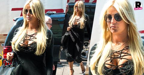 Jessica Simpson Shows Boobs Cleavage In NYC