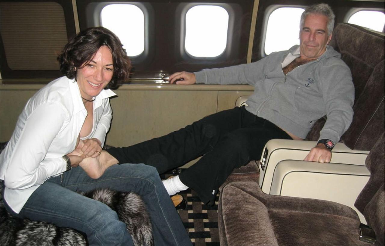 Ghislaine Maxwell Seen Rubbing Jeffrey Epsteins Feet In Treasure Trove Of Intimate Pics 6971