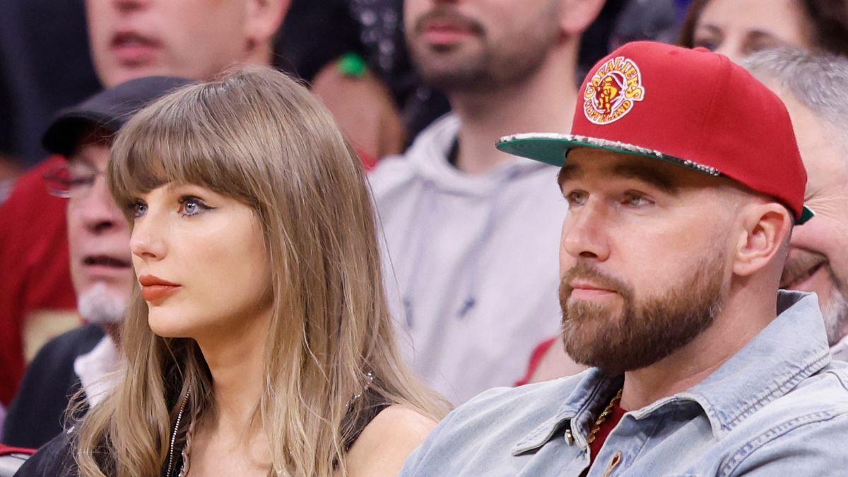 picture of Taylor Swift and Travis Kelce