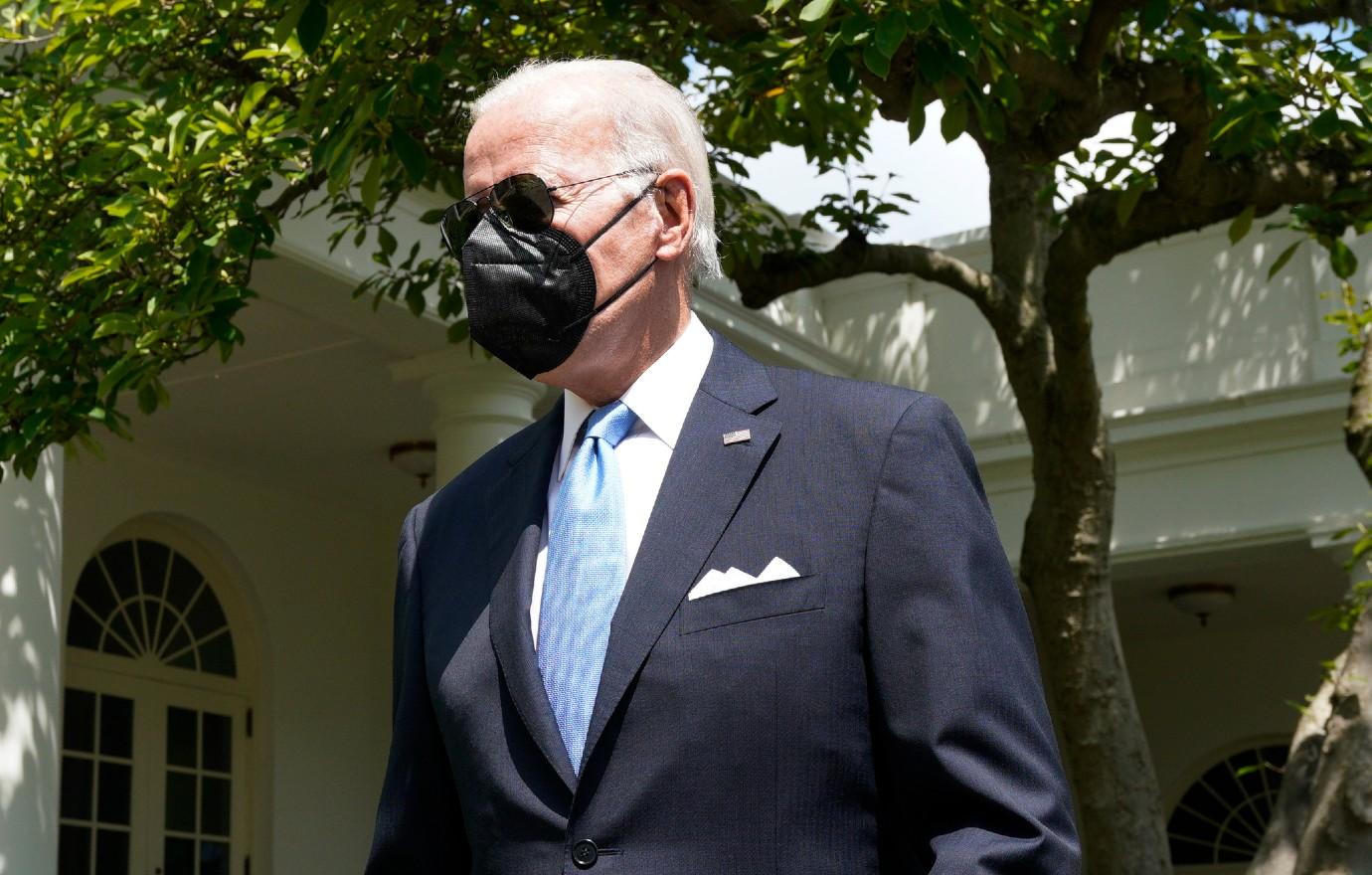 joe biden builds k security fence beach house