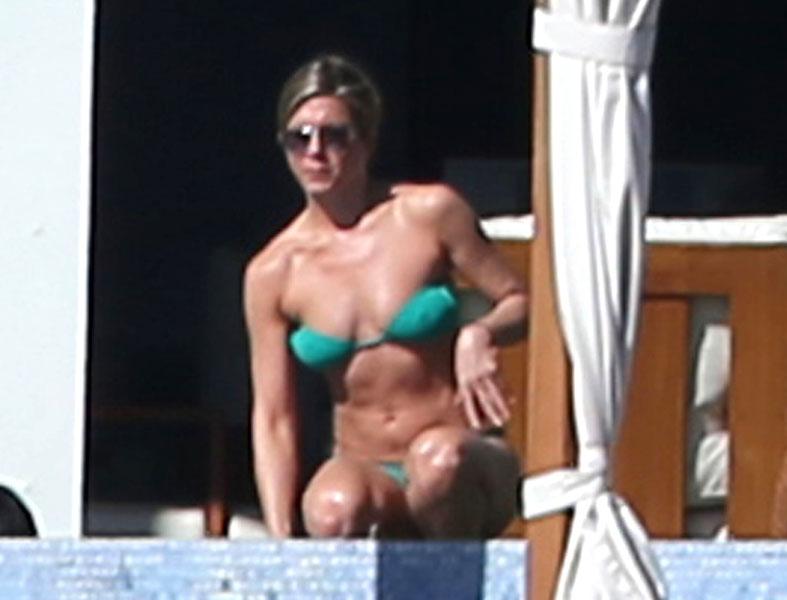 //jennifer aniston cabo bikini