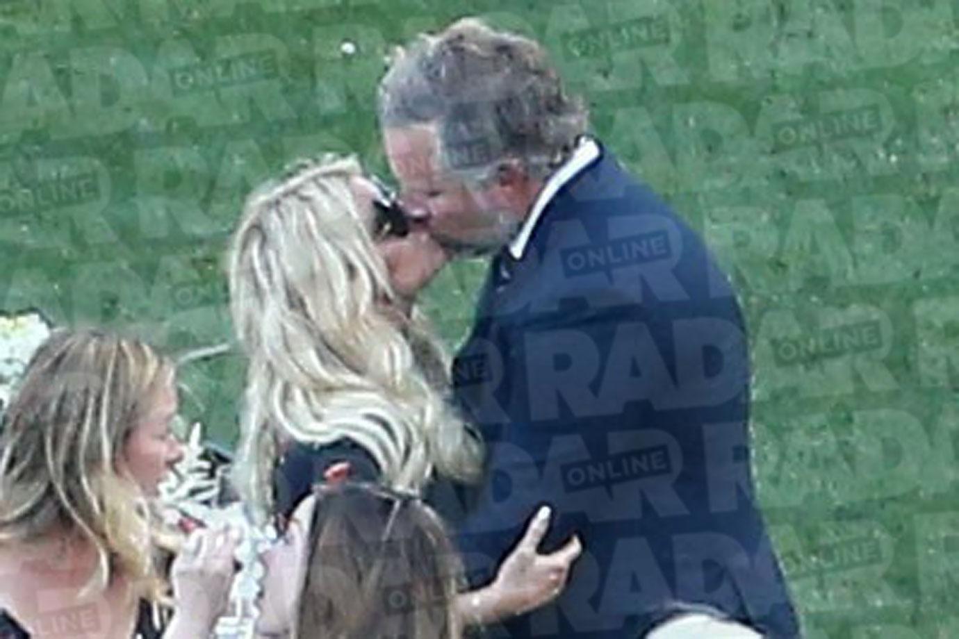 Jessica Simpson Pregnant Baby Bump Dress Wedding