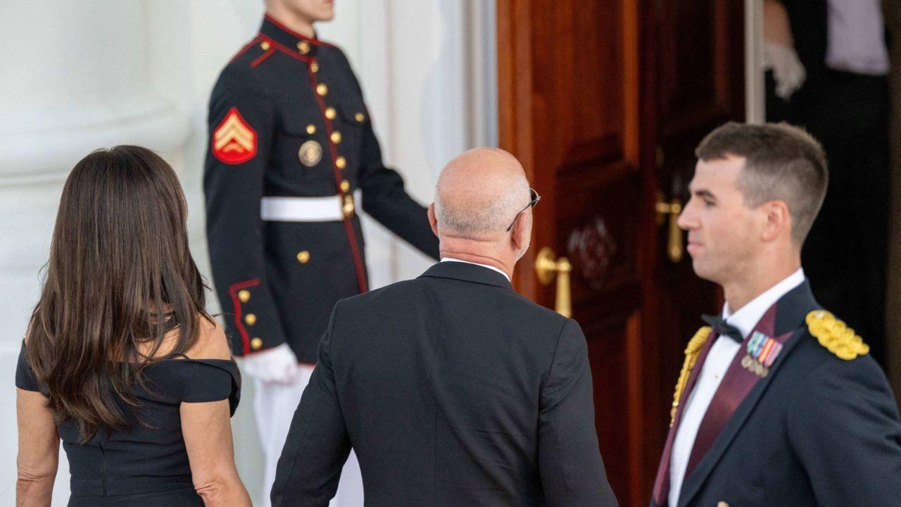 A photo of Lauren Sánchez and Jeff Bezos