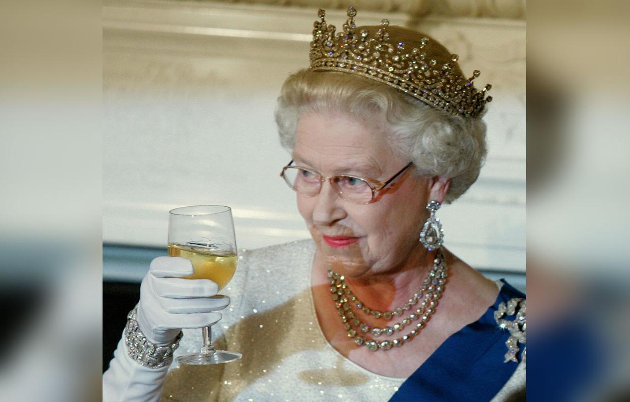 Inside Queen Elizabeth’s Secrets Behind Palace Doors