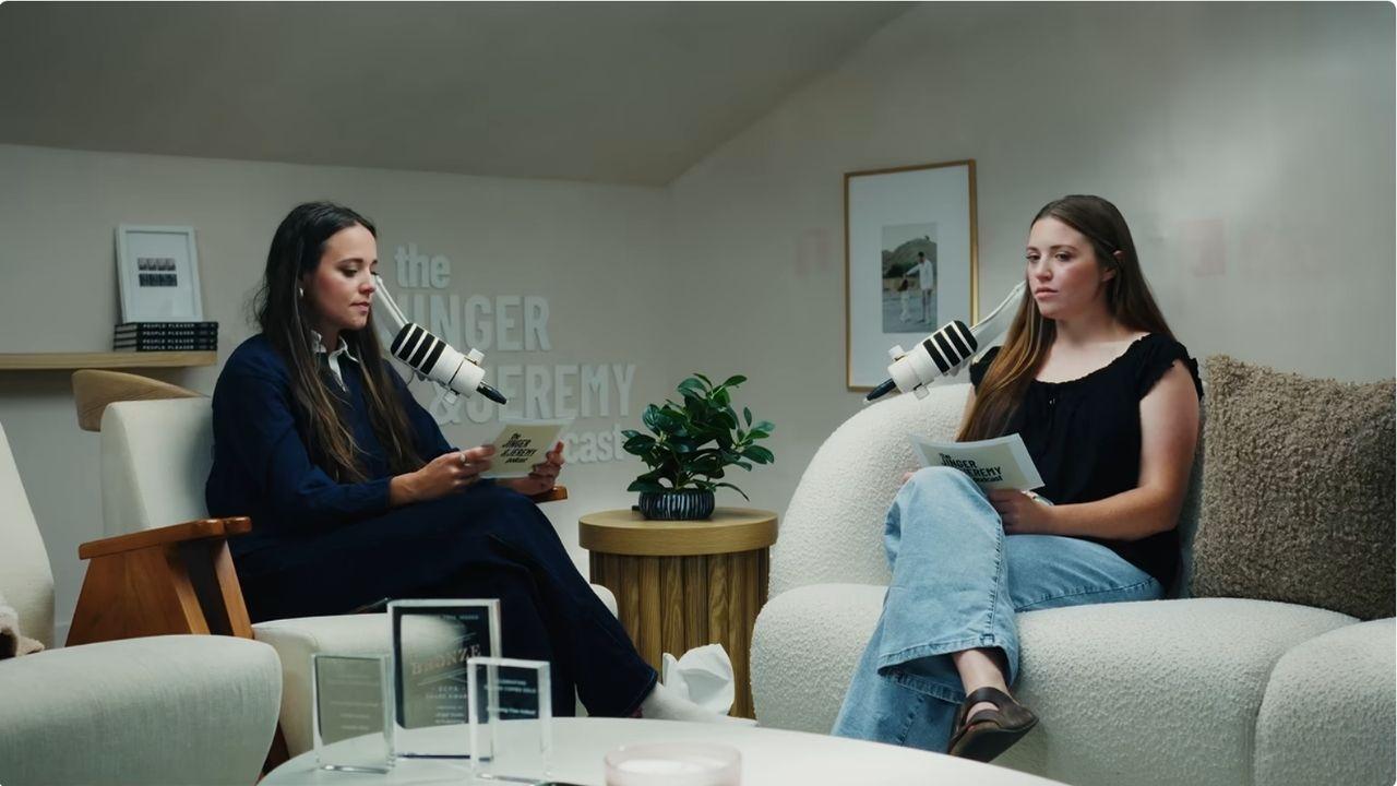 Photo of Joy-Anna and Jinger Duggar