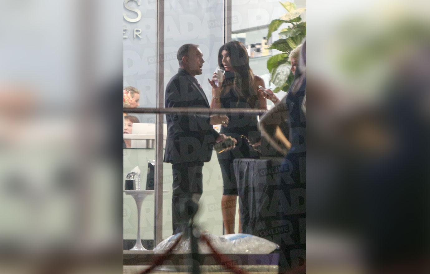 Teresa Giudice Wears Wedding Ring While Talking To Mystery Man