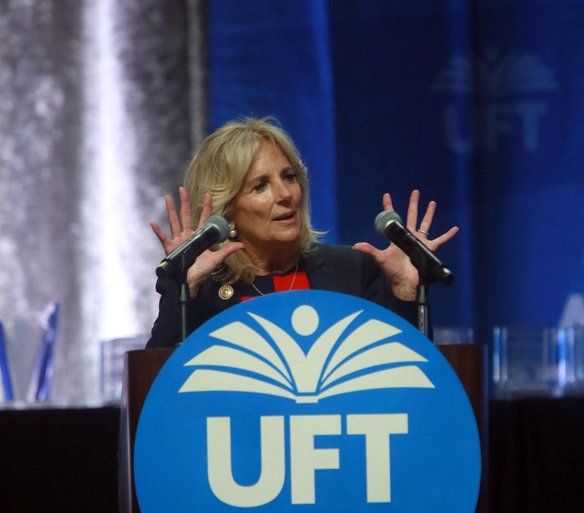 Cheri Oteri said Jill Biden supported her after she was diagnosed with early-stage breast cancer.