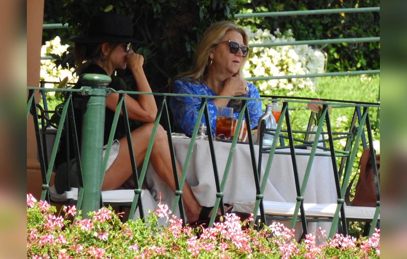 Jennifer Aniston Stays Cool In Italy