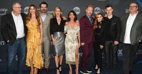 Ed O'Neill, Sofia Vergara, Ty Burrell, Julie Bowen, Sarah Hyland, Jesse Tyler Ferguson, Ariel Winter, Nolan Gould, Eric Stonestreet. Modern Family" cast members, from left, Ed O'Neill, Sofia Vergara, Ty Burrell, Julie Bowen, Sarah Hyland, Jesse Tyler Ferguson, Ariel Winter, Nolan Gould and Eric Stonestreet