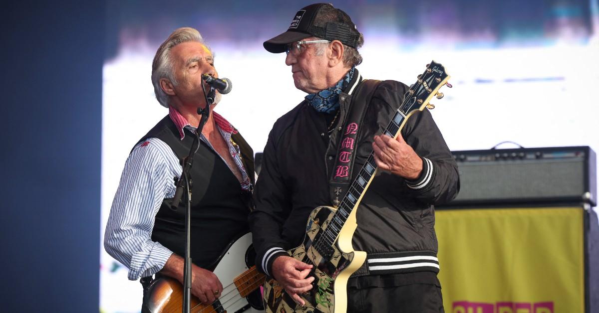 Photo of Glen Matlock and Steve Jones.