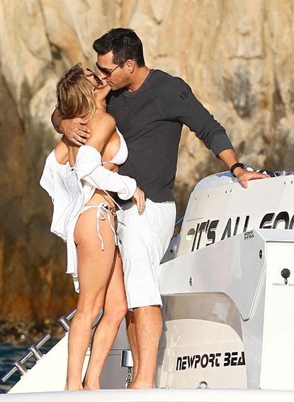 //leann rimes bikini pda